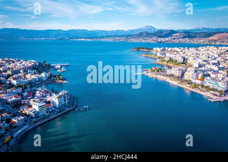 Luftaufnahme der Chalkida Bucht im Sommer. Stockfoto