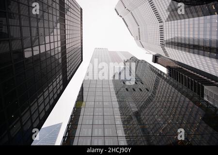 London, Großbritannien. 29th Dez 2021. Ein Blick auf die Wolkenkratzer der City of London. (Foto von Thomas Krych/SOPA Images/Sipa USA) Quelle: SIPA USA/Alamy Live News Stockfoto