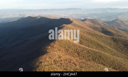 Luftaufnahme des Brasstown Glatze Mountain in Georgia während des Tages Stockfoto