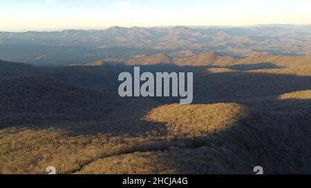 Luftaufnahme des Brasstown Glatze Mountain in Georgia während des Tages Stockfoto