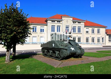 Ein Sherman M4A1 Panzer aus dem Zweiten Weltkrieg, ausgestellt in Montfaucon-d'Argonne (Meuse), Frankreich Stockfoto