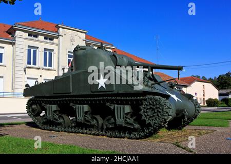 Ein Sherman M4A1 Panzer aus dem Zweiten Weltkrieg, ausgestellt in Montfaucon-d'Argonne (Meuse), Frankreich Stockfoto