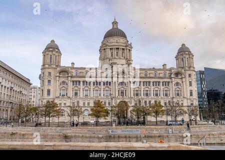 Blick auf das Hafengebäude von Liverpool am Pier Head Stockfoto