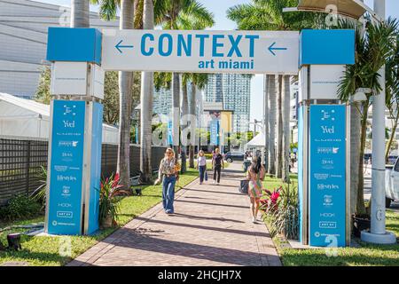 Miami Florida Art Basel Week KONTEXT die Art Miami Show zeigt vor dem Außeneingang Stockfoto