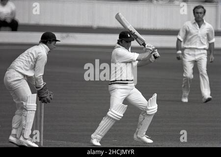 Trevor Jesty (Hampshire), Surrey vs Hampshire, John Player League, The Oval, London, England 16th. Juli 1978. Feldspieler ist John Edrich (Surrey). Wicketkeeper Jack Richards. Stockfoto