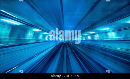Motion Blur von automatischen Zug in Bewegung im Tunnel in Tokio, Japan. Stockfoto