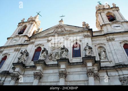 Fassade und Glockentürme der Basilika von Estrela, erbaut im 18th. Jahrhundert, Beispiel des Spätbarocks und neoklassischen Stils, Lissabon, Portugal Stockfoto