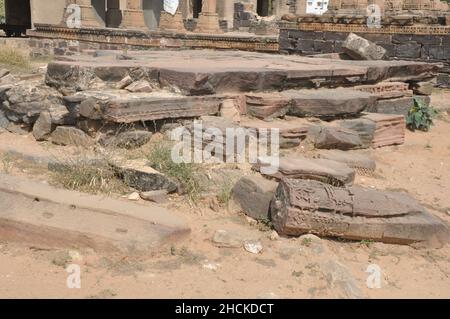 Alte indische Skulpturen und paterned in Indien. Kunstwerke in Tempeln aus dem 10th. Jahrhundert, historische Menschen, altes Leben. Stockfoto