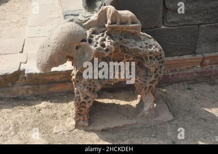 Alte indische Skulpturen und paterned in Indien. Kunstwerke in Tempeln aus dem 10th. Jahrhundert, historische Menschen, altes Leben. Stockfoto