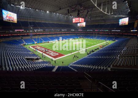 San Antonio, TX, USA. 29th Dez 2021. Valero Alamo Bowl vor dem Start von Oregon gegen Oklahoma beim NCAA Valero Alamo Bowl, Alamodome in San Antonio, TX. Mario Cantu/CSM/Alamy Live News Stockfoto