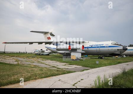 KIEW, UKRAINE - 01. AUGUST 2021: Aeroflot Iljuschin IL-76MD, ausgestellt im Oleg Antonov State Aviation Museum Stockfoto