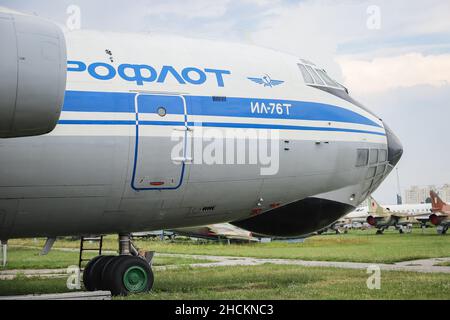 KIEW, UKRAINE - 01. AUGUST 2021: Aeroflot Iljuschin IL-76MD, ausgestellt im Oleg Antonov State Aviation Museum Stockfoto