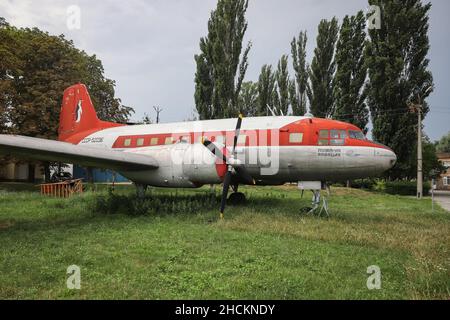 KIEW, UKRAINE - 01. AUGUST 2021: Aeroflot Avia AV-14P im Oleg Antonov State Aviation Museum ausgestellt Stockfoto