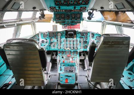 KIEW, UKRAINE - 01. AUGUST 2021: Aeroflot Iljuschin IL-62, ausgestellt im Oleg Antonov State Aviation Museum Stockfoto