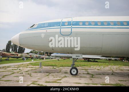 KIEW, UKRAINE - 01. AUGUST 2021: Aeroflot Tupolev TU-154, ausgestellt im Oleg Antonov State Aviation Museum Stockfoto