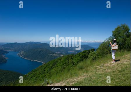 Europa, Italien, Como Lanzo d'Intelvi, Val d'Intelvi, Blick von Sighignola (Italien) auf den Luganersee (Schweiz) Stockfoto