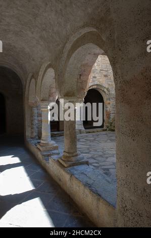 Europa, Italien, Camogli, Abtei in der Bucht von S. Fruttuoso, am Mittelmeer in Ligurien. Stockfoto