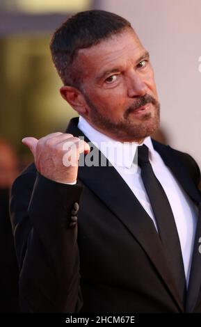 Italien, Lido di Venezia, 4. September 2021 : Antonio Banderas besucht den roten Teppich des Films 'Competencia Oficial' während der Internationalen Biennale von Venedig 78 Stockfoto