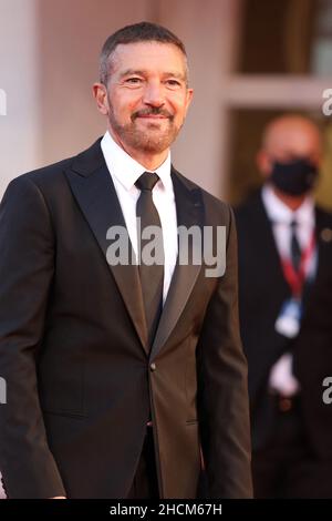 Italien, Lido di Venezia, 4. September 2021 : Antonio Banderas besucht den roten Teppich des Films 'Competencia Oficial' während der Internationalen Biennale von Venedig 78 Stockfoto