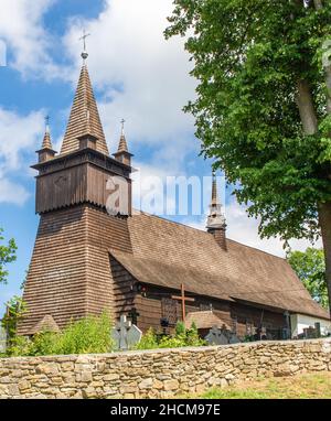 Orawka, Polen - die 1650 fertiggestellte Johannes-der-Täufer-Kirche ist eine der schönsten Holzkirchen in Südpolen Stockfoto