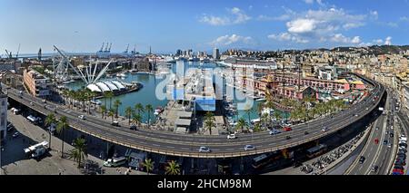 Porto di Genova - Genua Hafen Panoramablick. Genua oder Genua ist die Hauptstadt der Region Ligurien in Italien, Italienisch Stockfoto