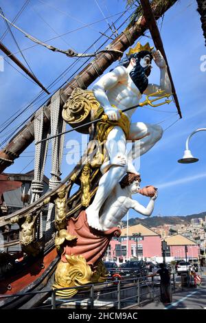 Das Schiff der Liniengalleonsegler namens Neptune dockte im antiken Hafen von Genua an. Roman Polanski Film Pirate, Genua, Italien, italienisch, Stockfoto