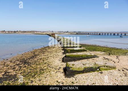 Chichester Harbour, Hayling Billy ehemalige Eisenbahnbrücke und Gleisbett von Hayling Island auf der Solent, Südengland, Hampshire, Großbritannien Stockfoto