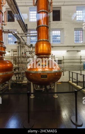 Immer noch in der Laverstoke Mill in Laverstoke, Overton, Hampshire, einer ehemaligen Papierfabrik, die jetzt die Destillerie für Bombay Sapphire Gin ist Stockfoto