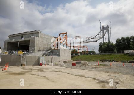 Braila, Rumänien - 26. August 2021: Die Baustelle der Braila-Brücke, eine Brücke über die Donau zwischen Braila und dem gegenüberliegenden Ufer der riv Stockfoto