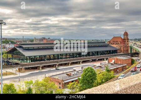 Der Bahnhof Main Street, Wahrzeichen von 1901, wurde nach Hochwasser und Bränden restauriert. Stockfoto