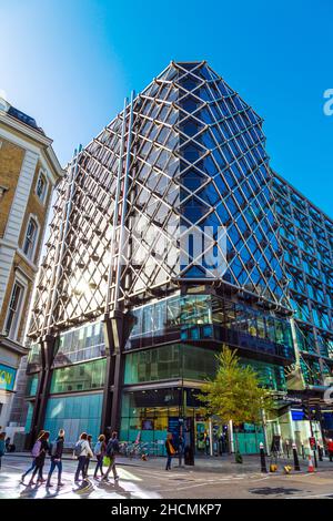 1970s modernes Glasgebäude 80 Cannon Street neben der Cannon Street Station, London, Großbritannien Stockfoto