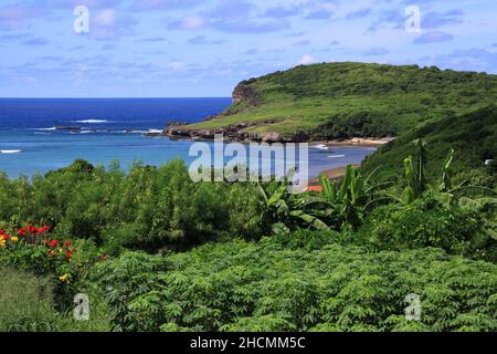 Brasilien, Pernambuco State, Fernando de Noronha Island Naturschutzgebiet. UNESCO-Weltkulturerbe. Die South West Bay und der türkisfarbene Atlantik. Stockfoto