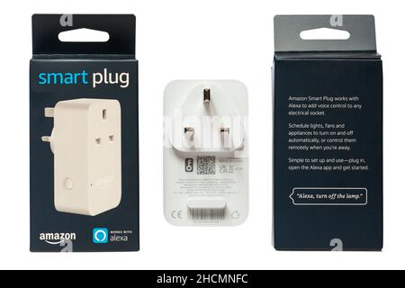 Smart Plug Smartplug funktioniert mit Alexa Amazon aus Box isoliert auf weißem Hintergrund entfernt Stockfoto