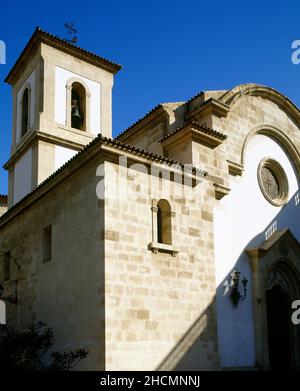 Spanien, Andalusien, Almería. Heiligtum der Jungfrau vom Meer (Kirche von Santo Domingo). Hauptfassade. Der Tempel stammt aus dem zweiten Viertel des 16th. Jahrhunderts. Nach einem Brand im Jahr 1936 wurde es 1940 nach einem Projekt von Guillermo Langle Rubio restauriert. Die Fassade wurde von Pedro Bértiz García umgebaut. Stockfoto