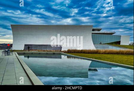 Reflektierender Pool im Bereich der darstellenden Künste Reach im Kennedy Center in Washington DC. Stockfoto