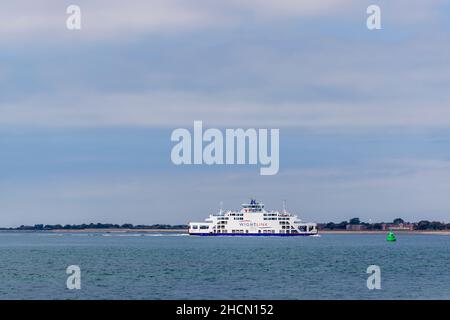 Die Wightlink-Fähre St. Clare nähert sich dem Hafen von Portsmouth von der Isle of Wight, Hampshire, Südküste Englands Stockfoto