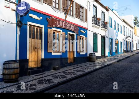 Bunte Fassaden von Häusern in Horta, Faial, Azoren, Portugal Stockfoto