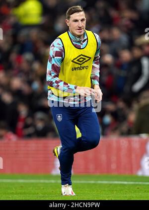 Chris Wood von Burnley macht sich vor dem Auftakt des Premier League-Spiels in Old Trafford, Manchester, warm. Bilddatum: Donnerstag, 30. Dezember 2021. Stockfoto