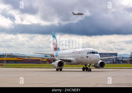 Stuttgart, 11. September 2021: Eurowings Airbus A319 am Flughafen Stuttgart (STR) in Deutschland. Stockfoto