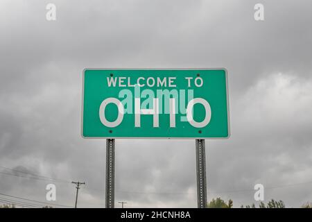 Ein Schild mit der Aufschrift Welcome to Ohio State Line, das die Grenze zum Commonwealth of Pennsylvania markiert. Stockfoto