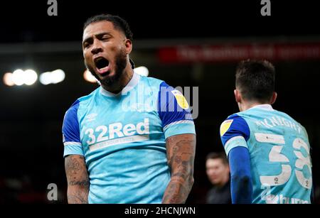 Colin Kazim-Richards von Derby County feiert, nachdem er beim Sky Bet Championship-Spiel im bet365 Stadium in Stoke-on-Trent das zweite Tor seiner Seite erzielt hat. Bilddatum: Donnerstag, 30. Dezember 2021. Stockfoto