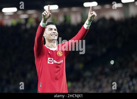 Old Trafford, Manchester, Großbritannien. 30th Dez 2021. Premier League Football Manchester United gegen Burnley; Cristiano Ronaldo von Manchester United feiert das dritte Tor seiner Spielmannschaft nach 35 Minuten Kredit: Action Plus Sports/Alamy Live News Stockfoto