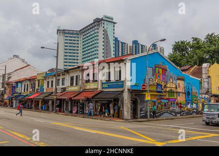 SINGAPUR, SINGAPUR - 10. MÄRZ 2018: Serangoon Road in the Little India of Singapore. Stockfoto