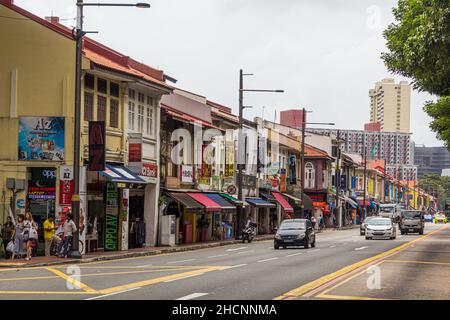 SINGAPUR, SINGAPUR - 10. MÄRZ 2018: Serangoon Road in the Little India of Singapore. Stockfoto