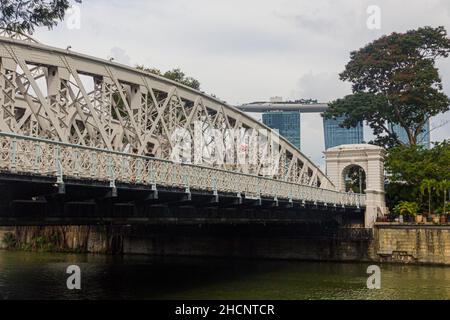 SINGAPUR, SINGAPUR - 11. MÄRZ 2018: Blick auf die Anderson-Brücke in Singapur Stockfoto