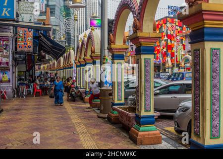 KUALA LUMPUR, MALAYSIA - 31. MÄRZ 2018: Bögen in der Brickfields-Nachbarschaft von Kuala Lumpur, Malaysia. Stockfoto