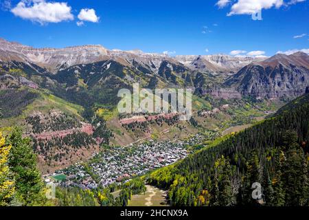 Luftaufnahme von Telluride Colorado im Herbst Stockfoto