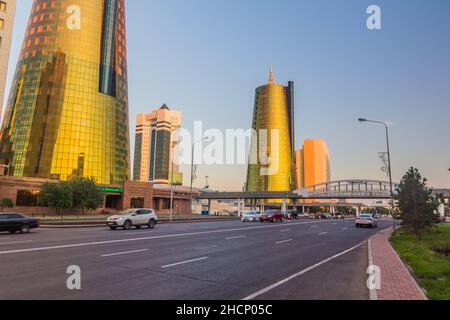 ASTANA, KASACHSTAN - 8. JULI 2018: Moderne Gebäude in Astana, jetzt nur-Sultan , Hauptstadt von Kasachstan Stockfoto