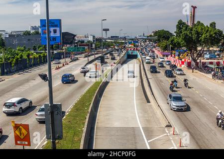 KUALA LUMPUR, MALAYSIA - 14. MÄRZ 2018: Verkehr auf der Ampang-Kuala Lumpur Hochstraße Stockfoto