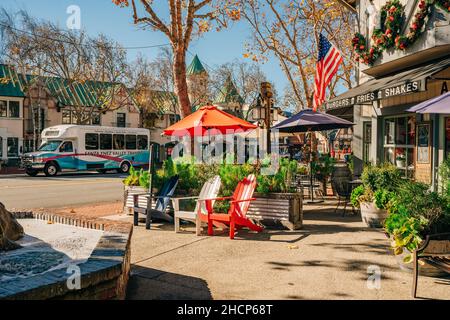 Solvang, Kalifornien, USA - 28. Dezember 2021 Denmarket Square in Solvang, Stadt im südkalifornischen Santa Ynez Valley, ist für seine Tradition bekannt Stockfoto